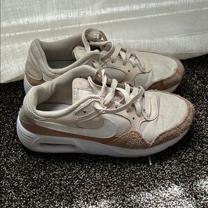 Nike Women's Sneakers in Beige and Brown